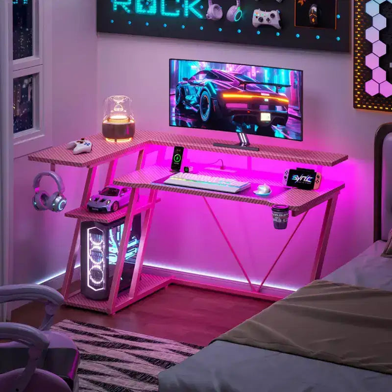 Bureau de jeu rose de 47 pouces en fibre de carbone, en forme de L, avec support d'écran, étagères de rangement à 3 niveaux pour ordinateur de jeu, bureau d'écriture pour la maison et le bureau