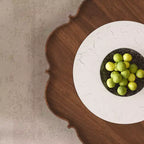 Table basse Whisen en forme de pétale avec plateau en verre craquelé et étagère de rangement à deux niveaux en rotin - Noyer