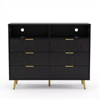 Commode moderne cannelée à 7 tiroirs de 137 cm avec lumières et station de charge, grand chiffonnier avec étagère ouverte et poignées dorées pour chambre à coucher/couloir