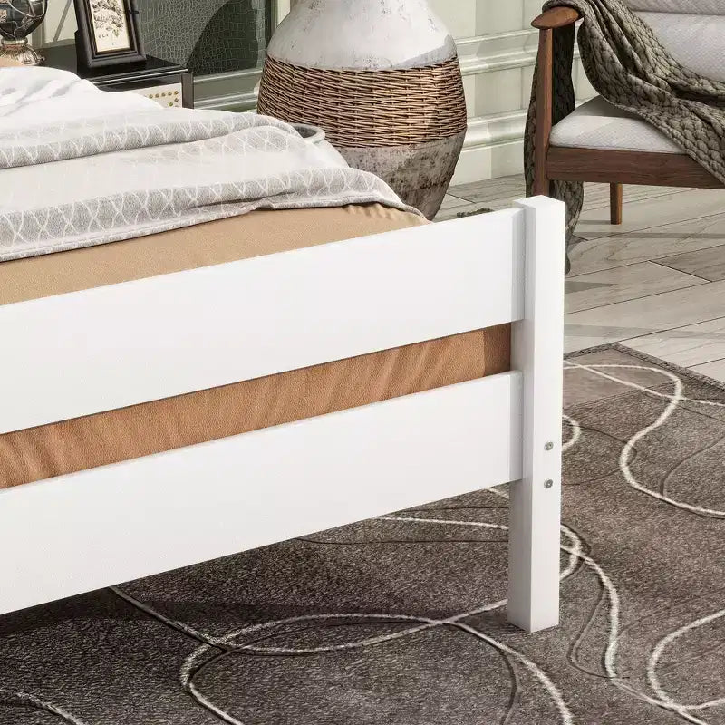 Cadre de lit plateforme double Sailvan en bois d'hévéa avec tête et pied de lit, design compact