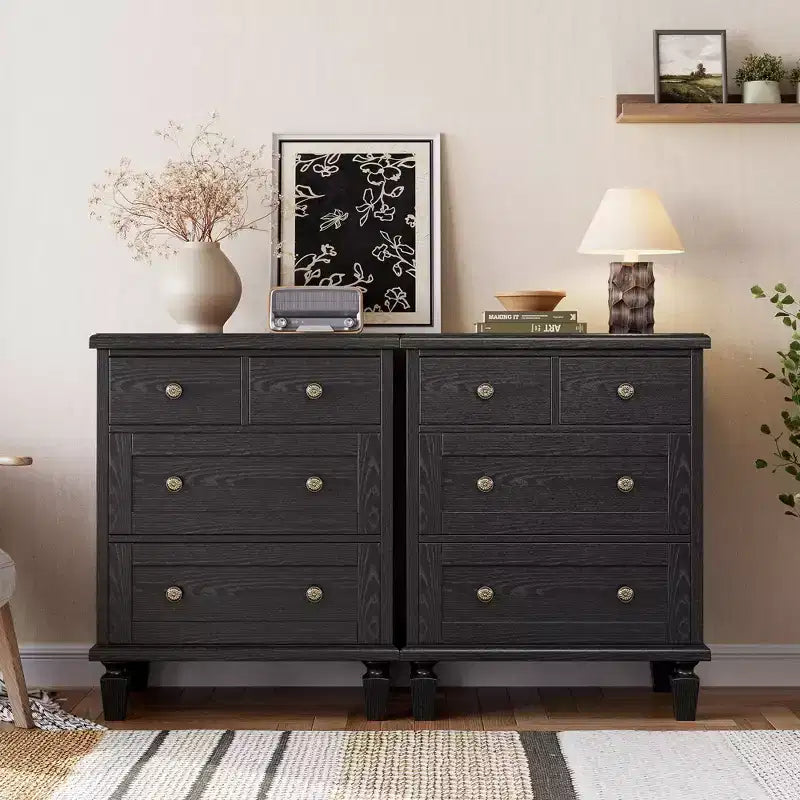Commode Vintage en Bois à 4 Tiroirs avec Poignées Sculptées et Pieds Effilés, Grand Meuble de Rangement, Armoire de Rangement Rustique pour Chambre et Placard