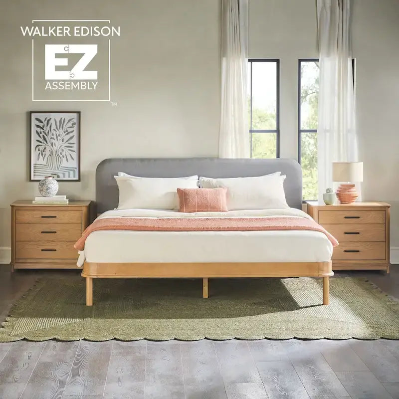 Lit King en bois massif Walker Edison avec tête de lit capitonnée incurvée