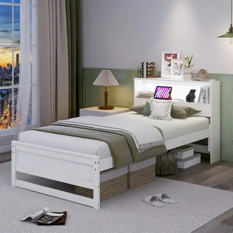 Cadre de lit double en bois Gymax avec station de charge et lumière LED
