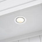 Bibliothèque haute polyvalente avec éclairage LED et plusieurs options de rangement pour la maison