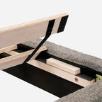 Lit plateforme tapissé en bouclette, format grand lit