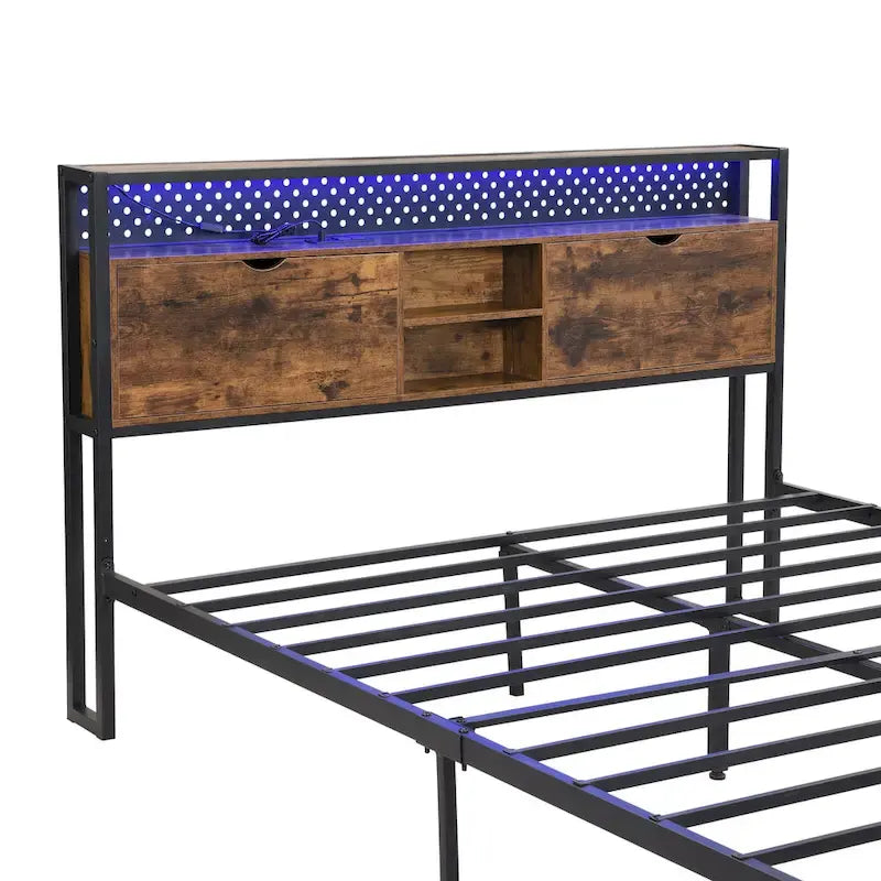Lit double king size en métal noir et marron avec tête de lit en bois et lumières LED