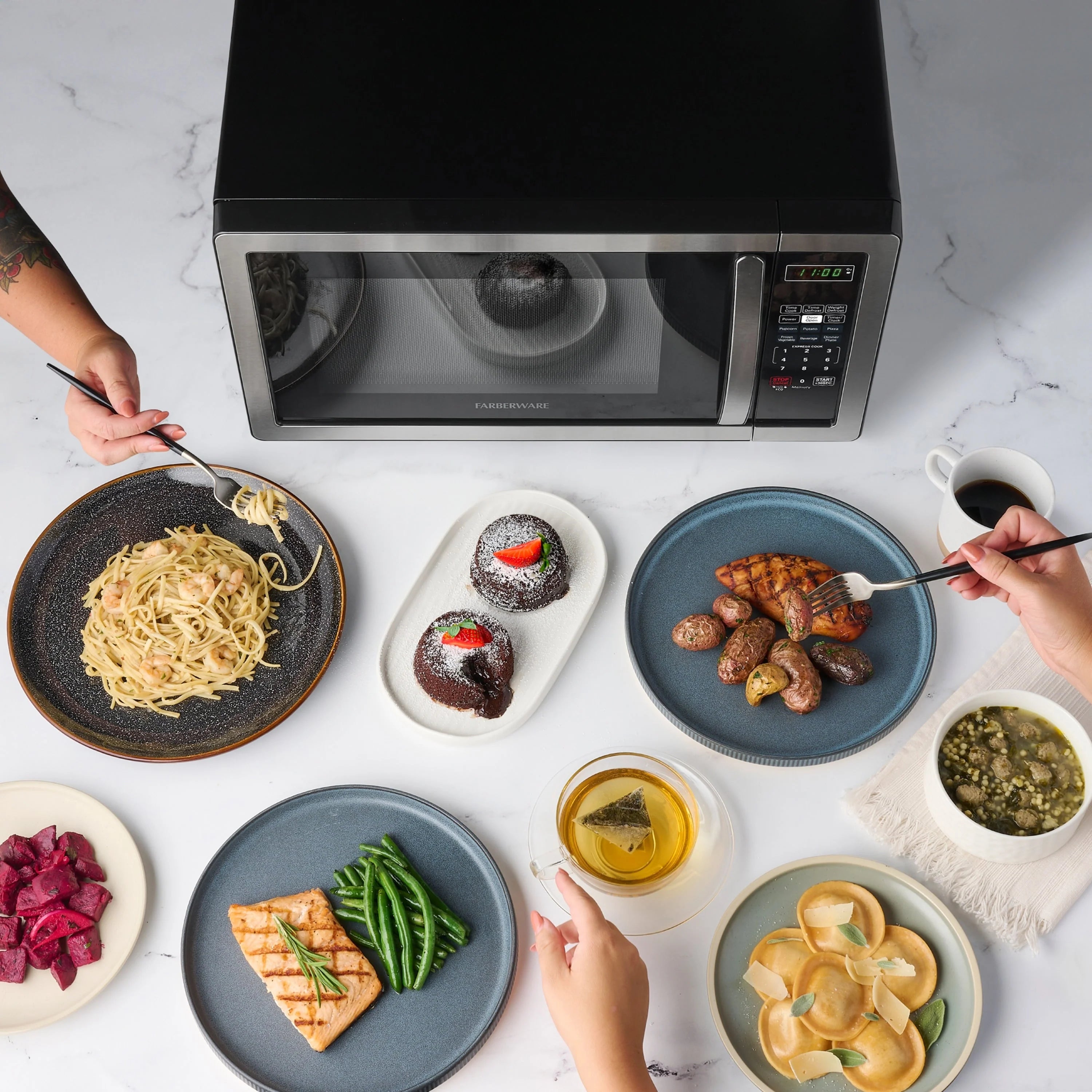 Four à micro-ondes classique Farberware 1,1 pi cu, 1000 W