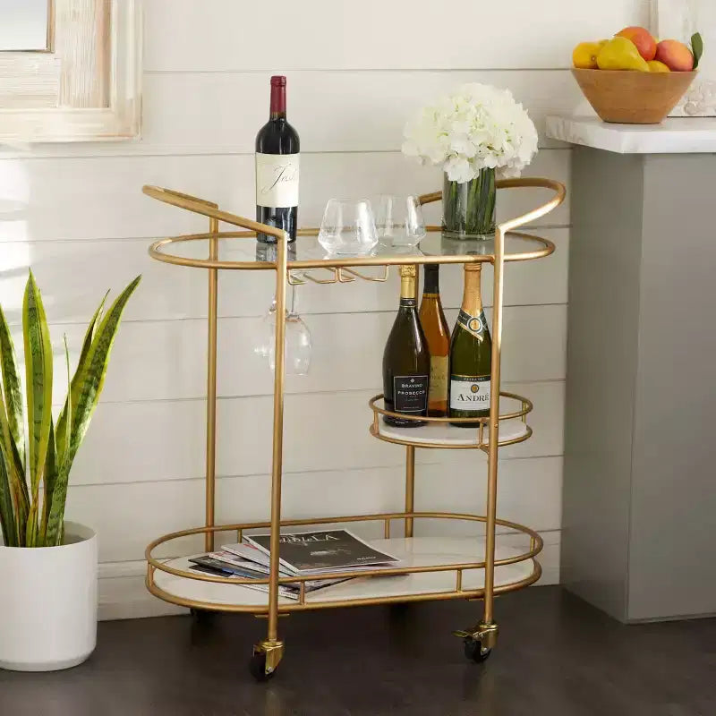 Desserte de bar contemporaine en fer doré - Olivia & May : Élégant chariot de rangement roulant à 3 niveaux, utilisation intérieure