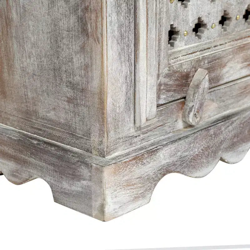 Table de chevet en bois de manguier blanc vieilli Tijeras style bohème, fabriquée à la main – Christopher Knight Home : fabriquée à la main, meuble de rangement, aucun assemblage requis