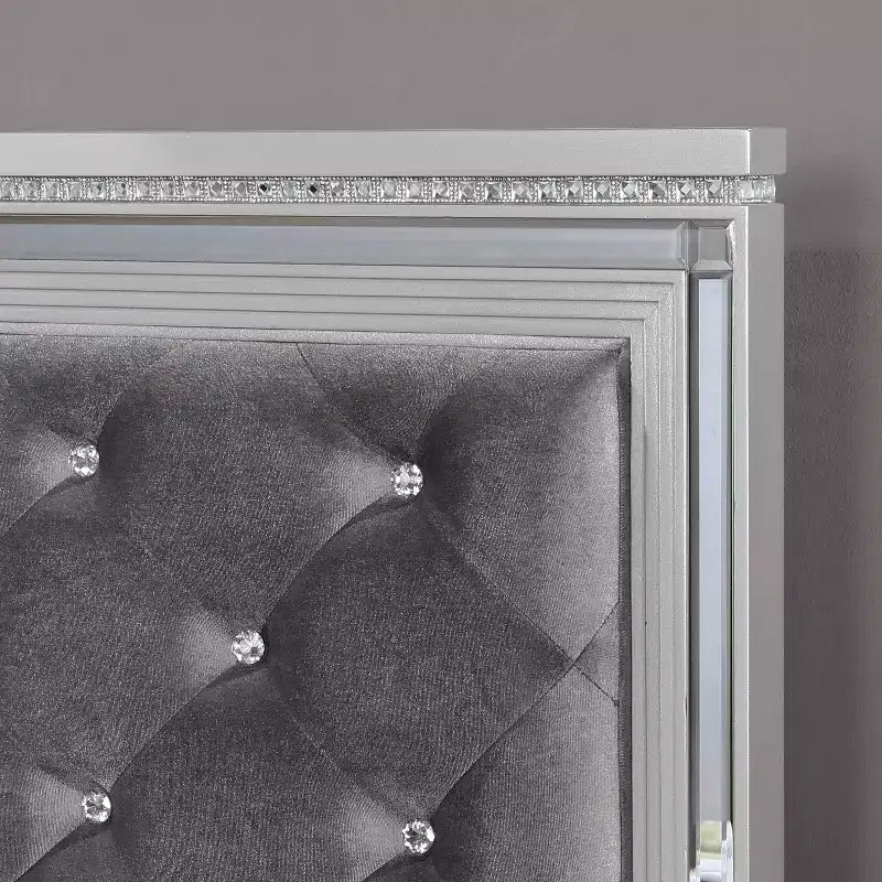 Ensemble de chambre Tenaya de 5 pièces pour grand lit double (Eastern King) argenté/gris - HOMES: Inside + Out