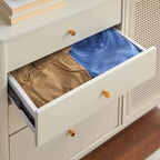 Commode à 4 tiroirs et 1 porte en rotin synthétique Lifestorey Bayview, couleur ivoire