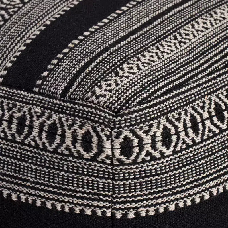 Pouf Wydown Noir/Ivoire - Anji Mountain : Ottoman bohème fait main, motif abstrait, coton texturé, 58,4 x 58,4 x 43,2 cm