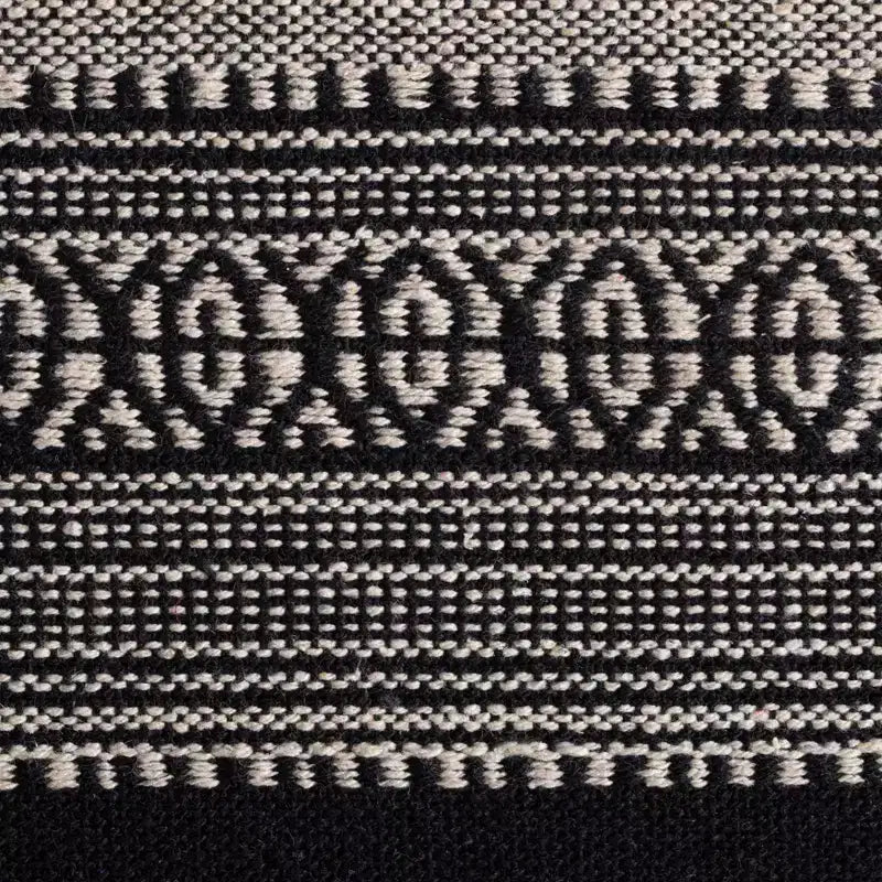 Pouf Wydown Noir/Ivoire - Anji Mountain : Ottoman bohème fait main, motif abstrait, coton texturé, 58,4 x 58,4 x 43,2 cm