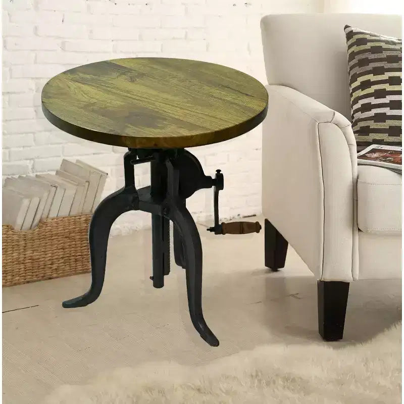 Table d'appoint à manivelle réglable Carolina Living Paxton Chêne Harvest : Piètement en fonte, plateau en bois de manguier, hauteur 61 cm