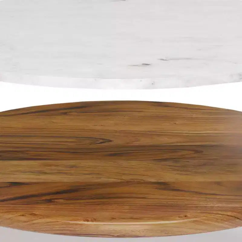 Table basse Fleetwood blanche - WyndenHall : style Mid-Century Modern, étagère en acacia, cadre en laiton antique