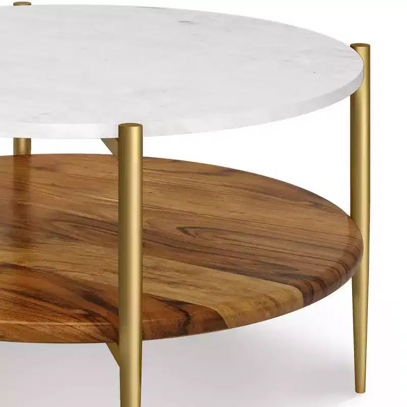 Table basse Fleetwood blanche - WyndenHall : style Mid-Century Modern, étagère en acacia, cadre en laiton antique