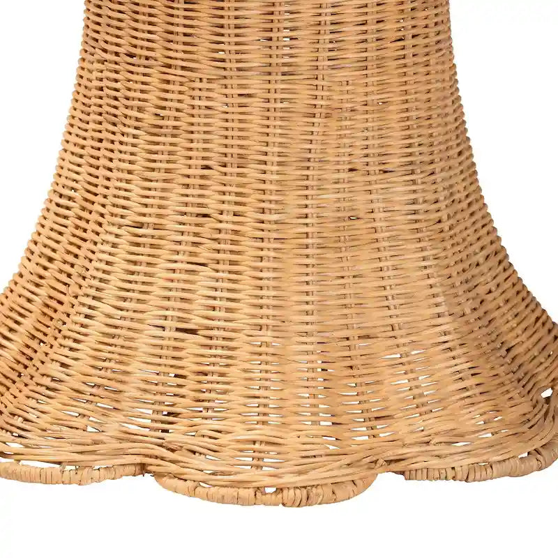 Table d'appoint Avalon Scallop en rotin naturel - Table en osier tressée à la main avec base à jupe, style côtier pour salon ou couloir