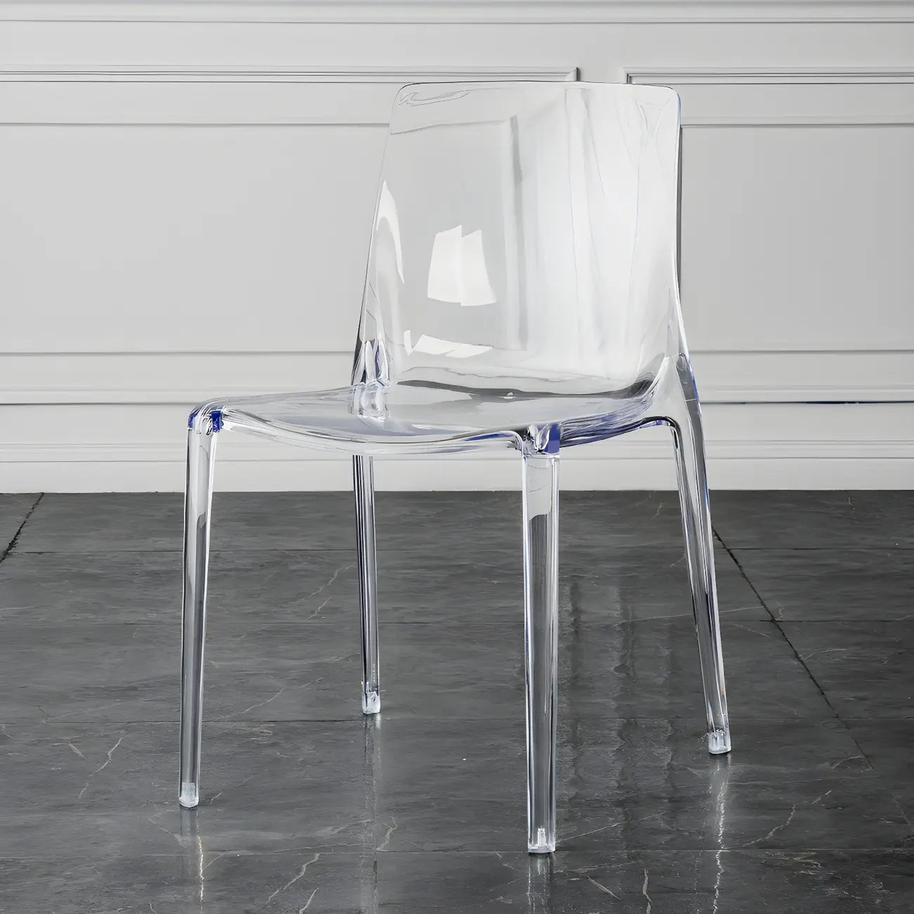Chaise de salle à manger en acrylique ambré sans accoudoirs et à dossier bas