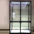 Vitrine contemporaine rectangulaire en verre noir