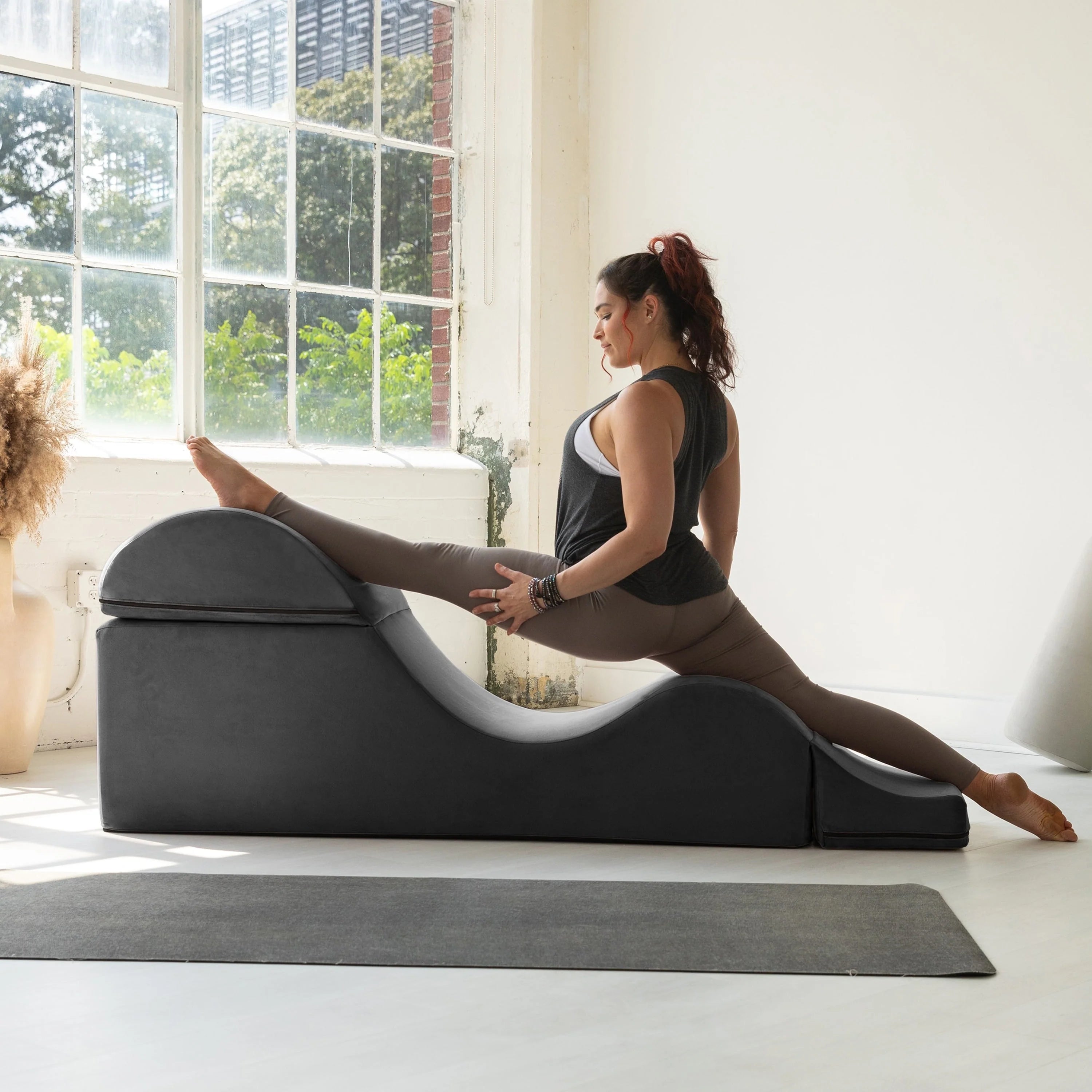 Avana Kami Chaise convertible / Yoga & Massage - Pouf 2 en 1 avec chaise longue de yoga pliable dissimulée, microvelours - N/A