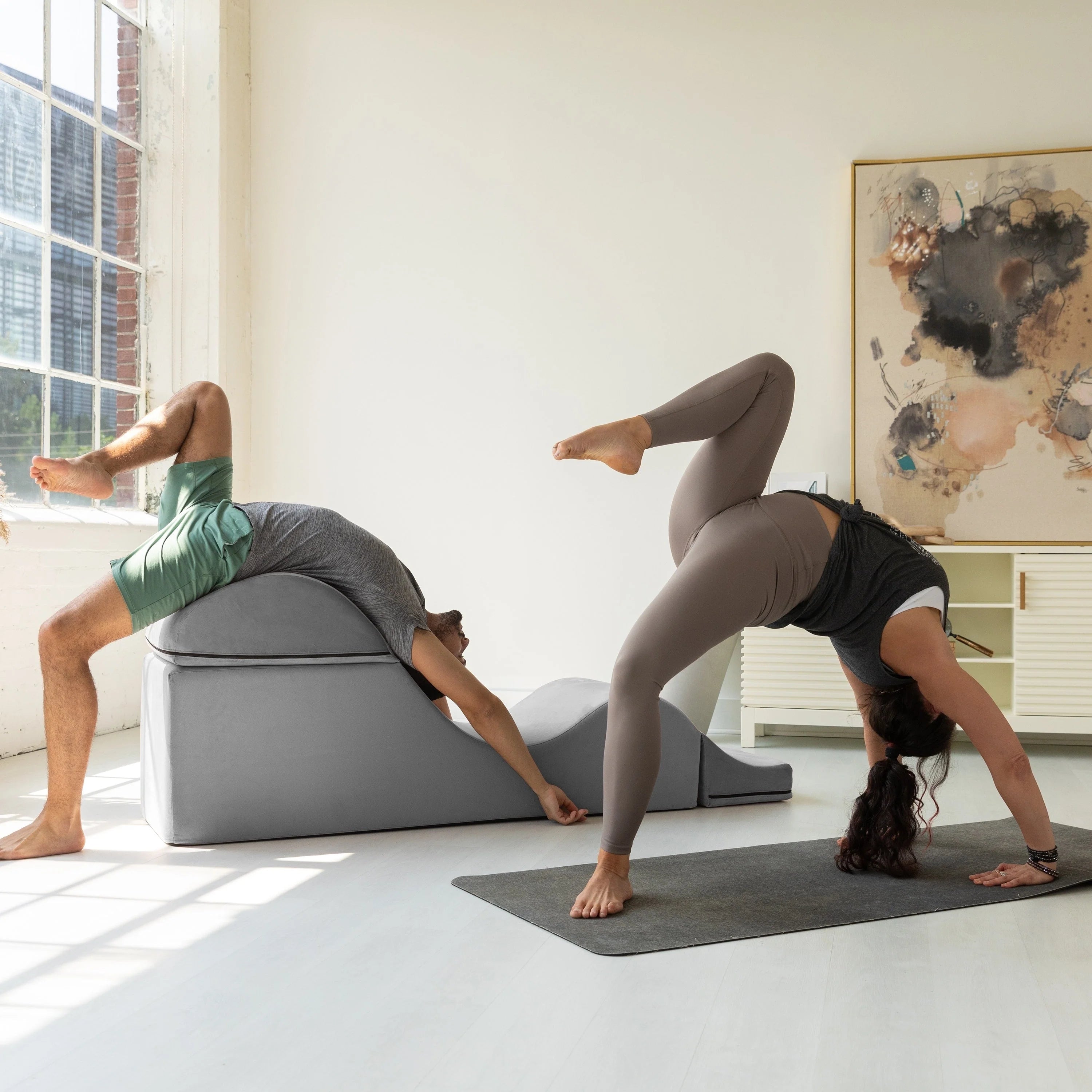 Avana Kami Chaise convertible / Yoga & Massage - Pouf 2 en 1 avec chaise longue de yoga pliable dissimulée, microvelours - N/A