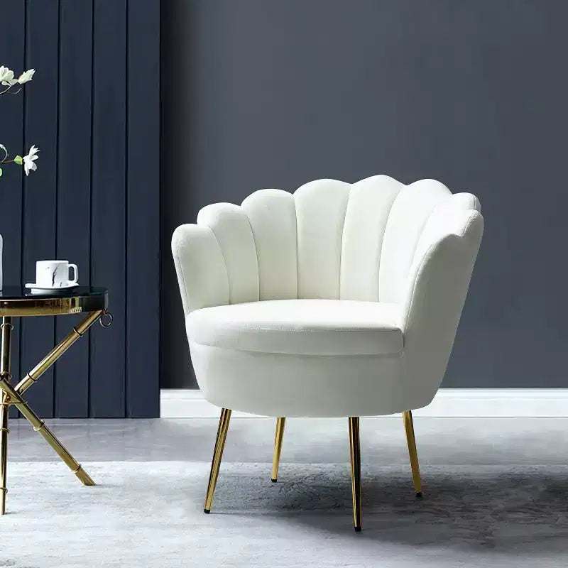 Fauteuil d'appoint de salon Yves Fauteuil club confortable avec pieds en métal doré | Karat Home