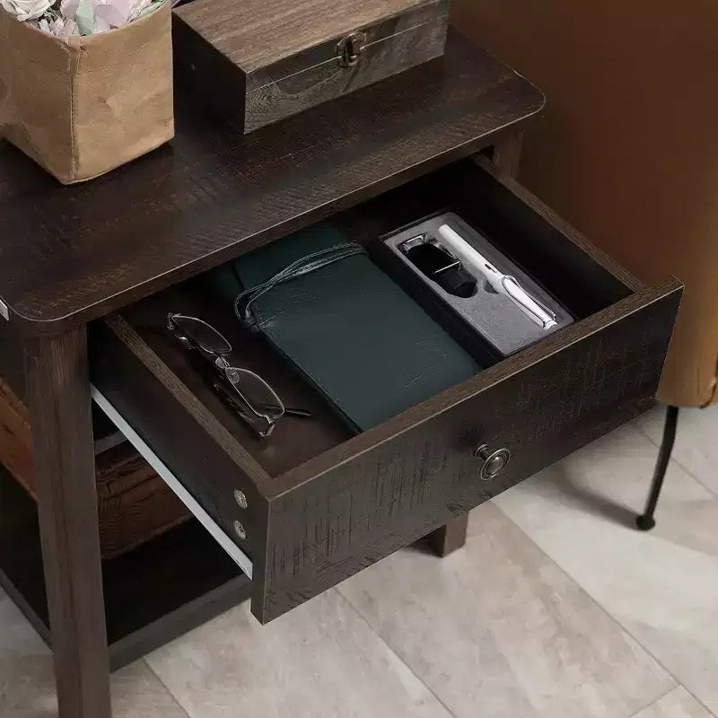 Table d'appoint HOMCOM avec tiroir, table de chevet avec étagères supérieure et inférieure pour petits espaces, marron foncé