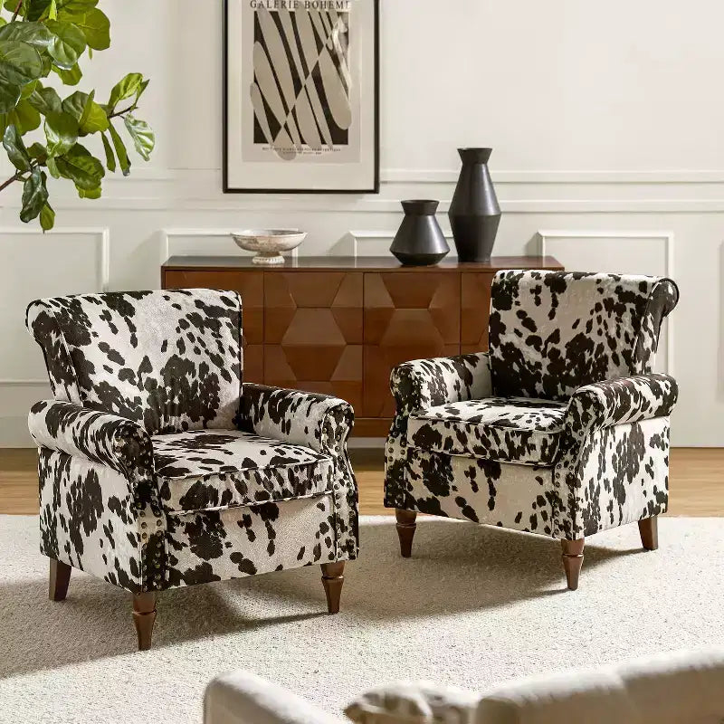 Lot de 2 fauteuils traditionnels en bois rembourrés à motif floral Araceli avec dossier à oreilles et clous décoratifs | ART OF LIVING DESIGNS
