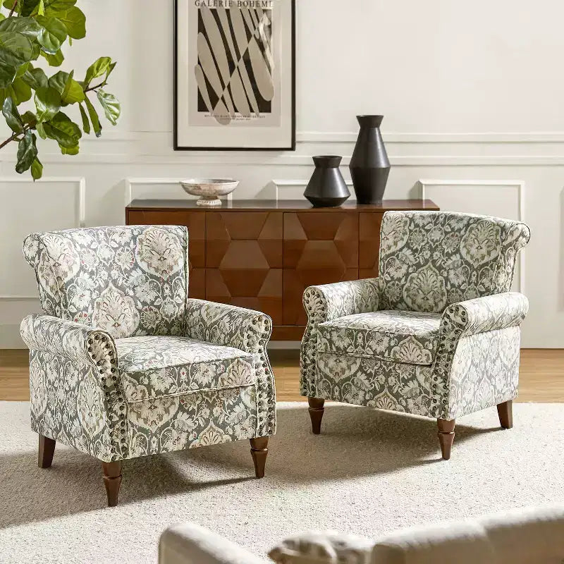 Lot de 2 fauteuils traditionnels en bois rembourrés à motif floral Araceli avec dossier à oreilles et clous décoratifs | ART OF LIVING DESIGNS