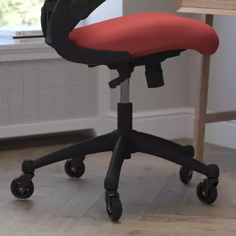 Chaise de bureau ergonomique pivotante Kelista de Flash Furniture à dossier mi-hauteur avec accoudoirs relevables et roulettes transparentes