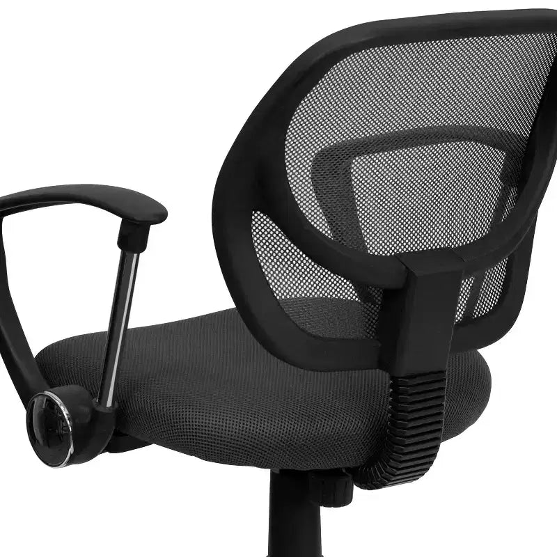 Chaise de bureau ergonomique pivotante Emma and Oliver en maille à dossier mi-hauteur avec dossier carré incurvé et accoudoirs