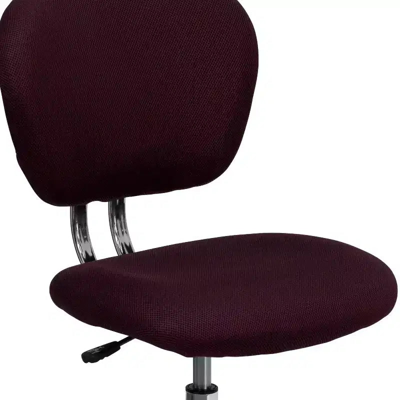 Chaise de bureau pivotante Emma et Oliver avec dossier mi-hauteur en maille et rembourrage, et base chromée