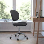 Chaise de bureau pivotante Emma et Oliver avec dossier mi-hauteur en maille et rembourrage, et base chromée