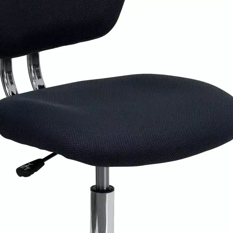 Chaise de bureau pivotante Emma et Oliver avec dossier mi-hauteur en maille et rembourrage, et base chromée
