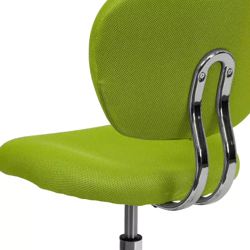 Chaise de bureau pivotante Emma et Oliver avec dossier mi-hauteur en maille et rembourrage, et base chromée