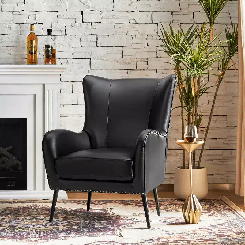 Fauteuil classique Harpocrates à dossier haut et garniture cloutée | ART OF LIVING DESIGNS
