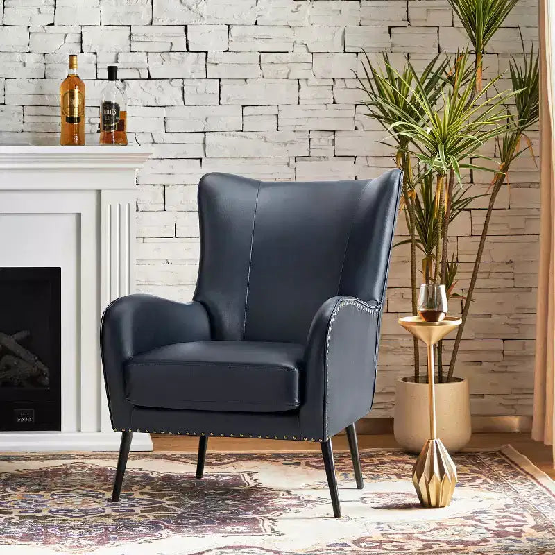 Fauteuil classique Harpocrates à dossier haut et garniture cloutée | ART OF LIVING DESIGNS