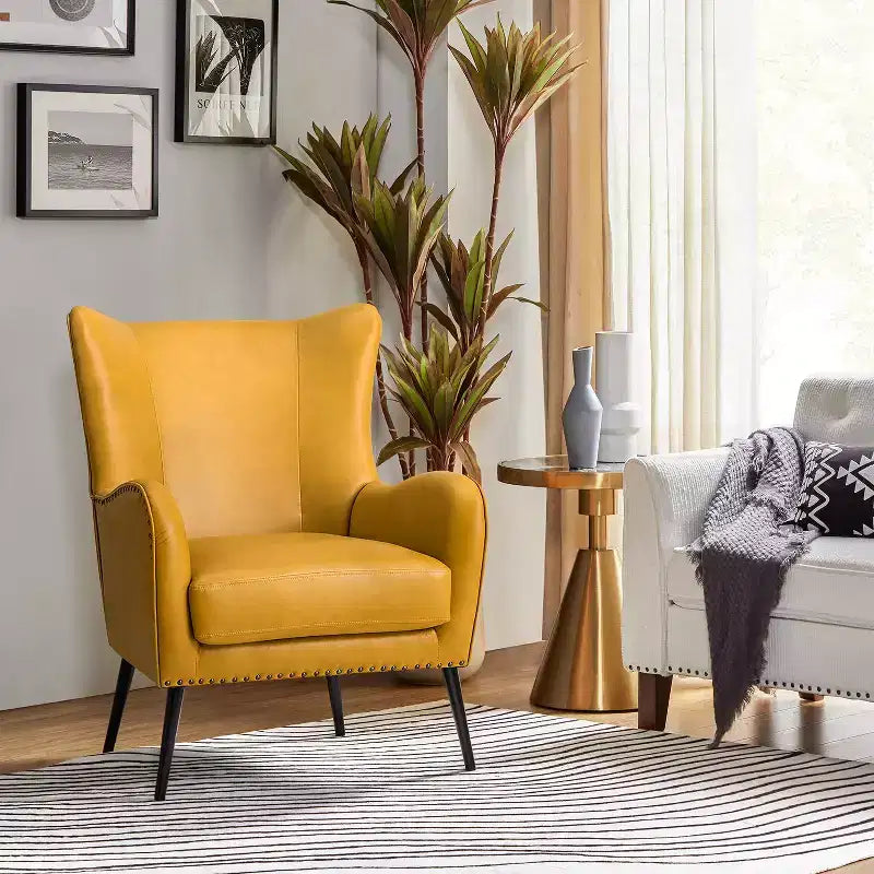 Fauteuil classique Harpocrates à dossier haut et garniture cloutée | ART OF LIVING DESIGNS