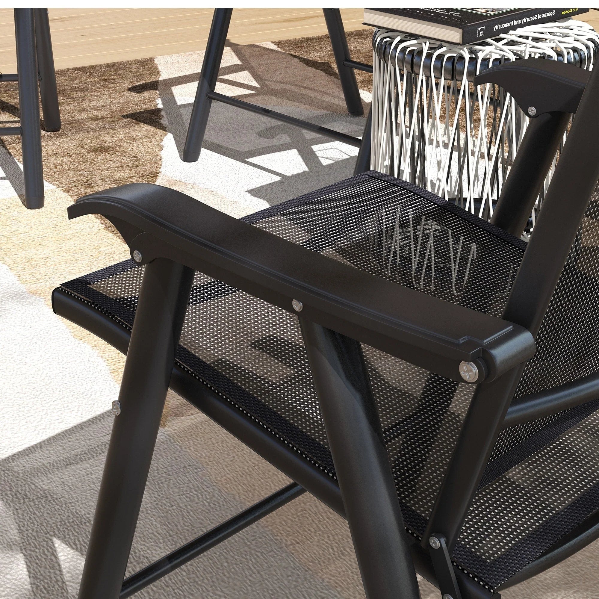 Ensemble de 4 chaises de patio pliantes Outsunny au design simple et chic, confortables pour la terrasse, le jardin, la cour et les voyages