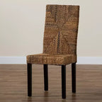 Chaise de salle à manger bohème moderne bali & pari Laymi en bois d'acajou brun foncé et jonc de mer