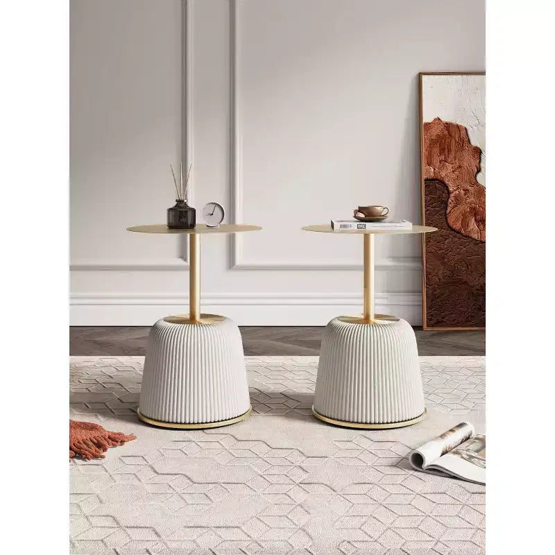 Manhattan Comfort Lot de 2 tables d'appoint Anderson en similicuir avec plateau doré