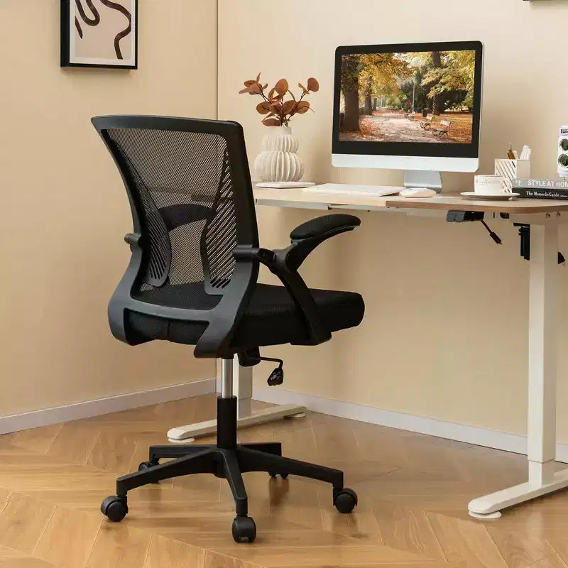 Chaise de bureau ergonomique réglable Costway avec accoudoirs relevables et dossier inclinable à 30°, Noir
