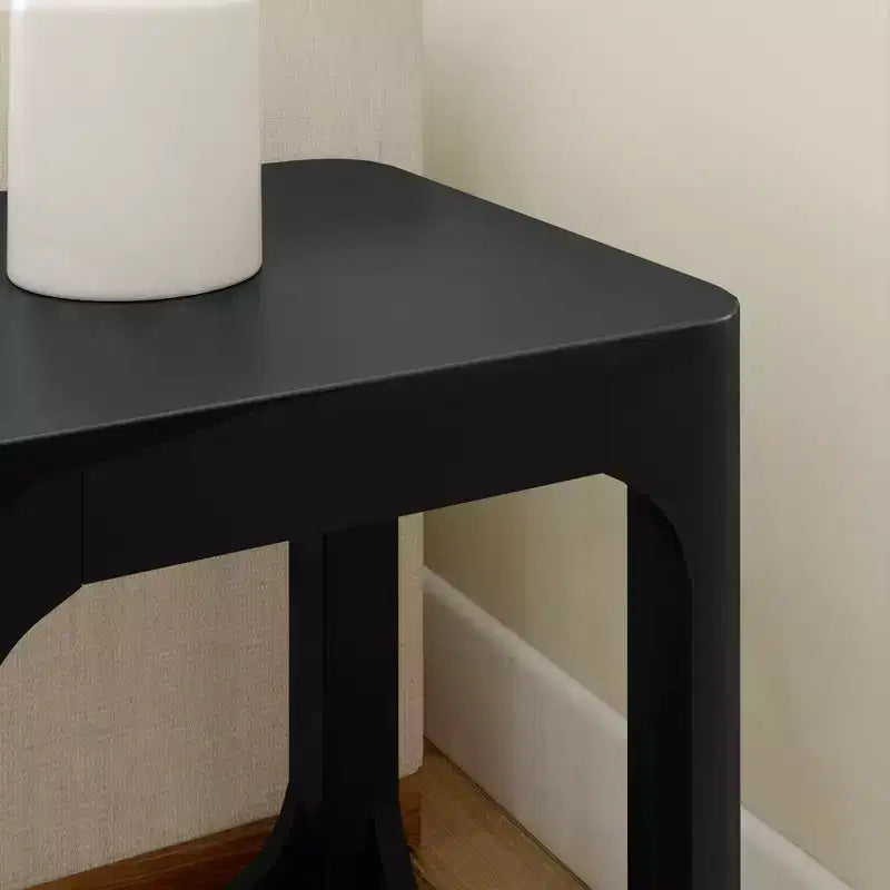 Table d'appoint carrée en bois massif Plank+Beam 20 avec étagère, table de chevet avec rangement pour salon