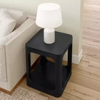 Table d'appoint carrée en bois massif Plank+Beam 20 avec étagère, table de chevet avec rangement pour salon