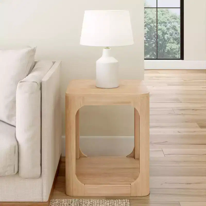 Table d'appoint carrée en bois massif Plank+Beam 20 avec étagère, table de chevet avec rangement pour salon