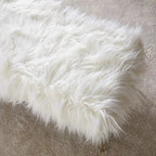 Banc long contemporain moderne en fausse fourrure Silver Orchid Nilsson