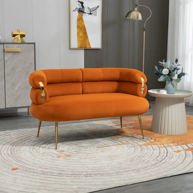 Fauteuil tubulaire long en velours avec pieds dorés