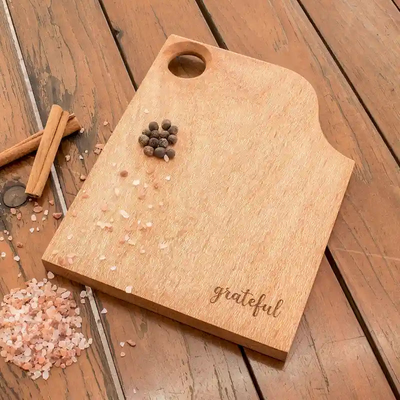 Planche à découper en bois « Gourmandises Vibrantes » Novica fait main