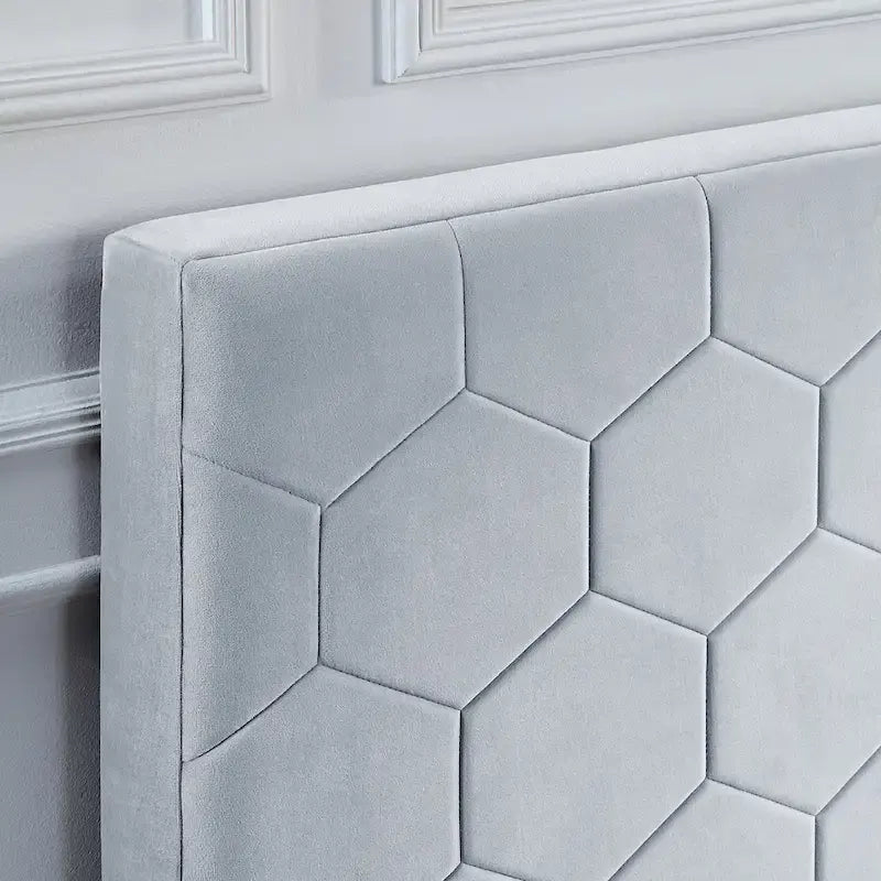 Lit d'appoint capitonné en velours gris moderne avec tête de lit de rangement Honeycomb de Furniture of America