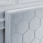 Lit d'appoint capitonné en velours gris moderne avec tête de lit de rangement Honeycomb de Furniture of America